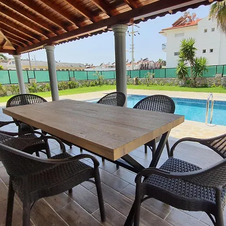 Bluberry Calis With Privat Pool 别墅